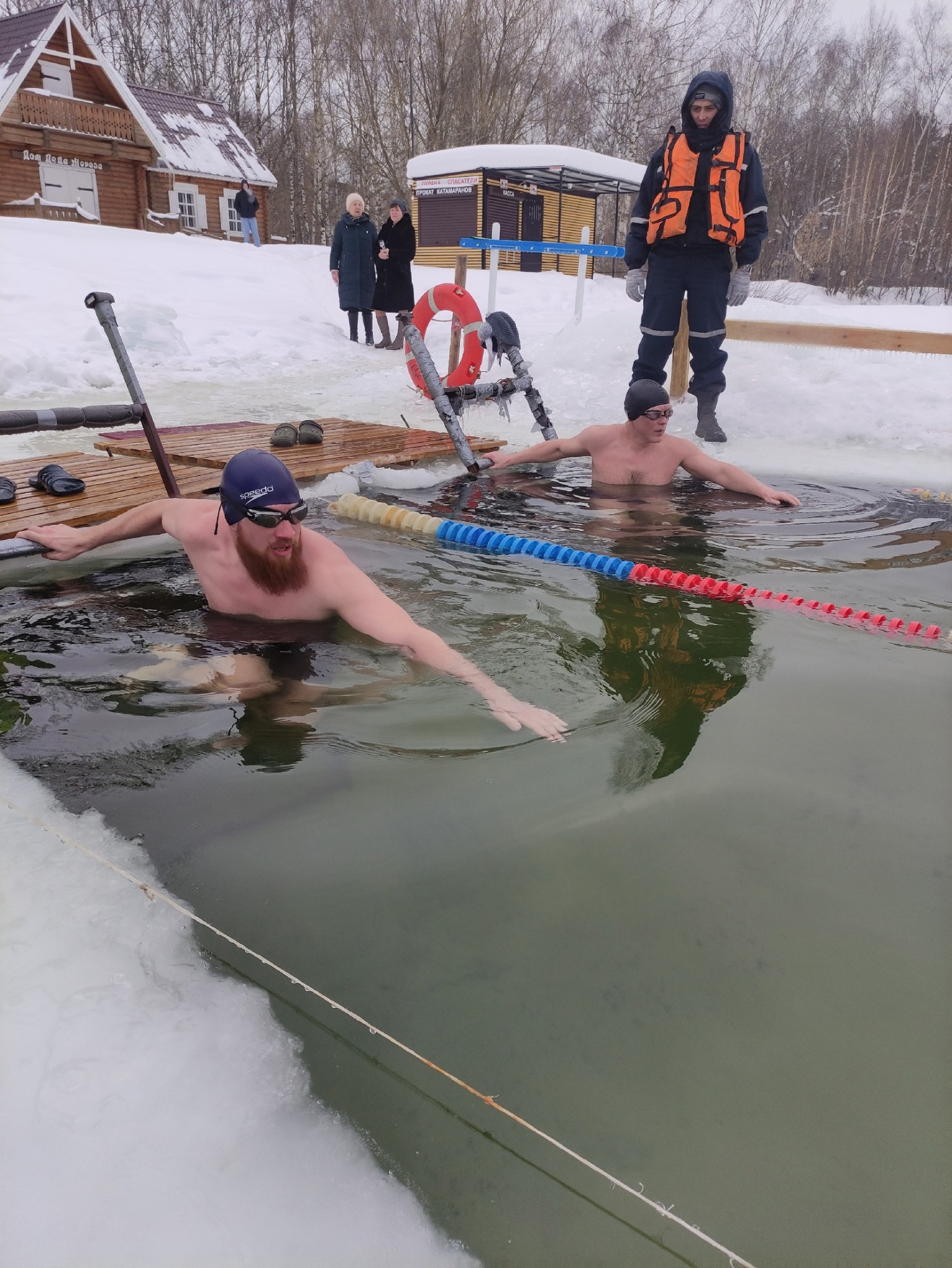 Моржи показали «Русскую удаль» в честь Дня защитника Отечества